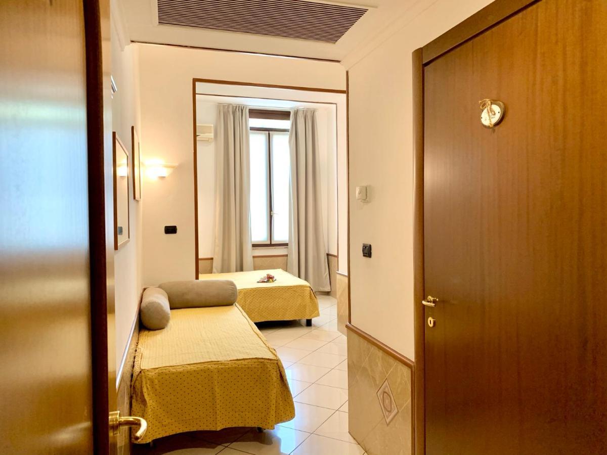 Hotel Astrid Мілан Екстер'єр фото