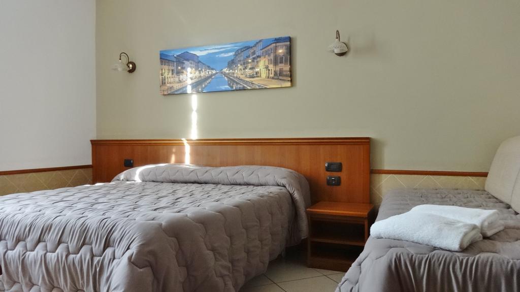 Hotel Astrid Мілан Екстер'єр фото